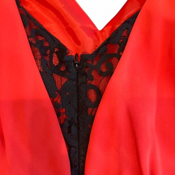 Top Shop red romper featuring a sleeveless design and a flattering V-neckline - Picture 3 of 4